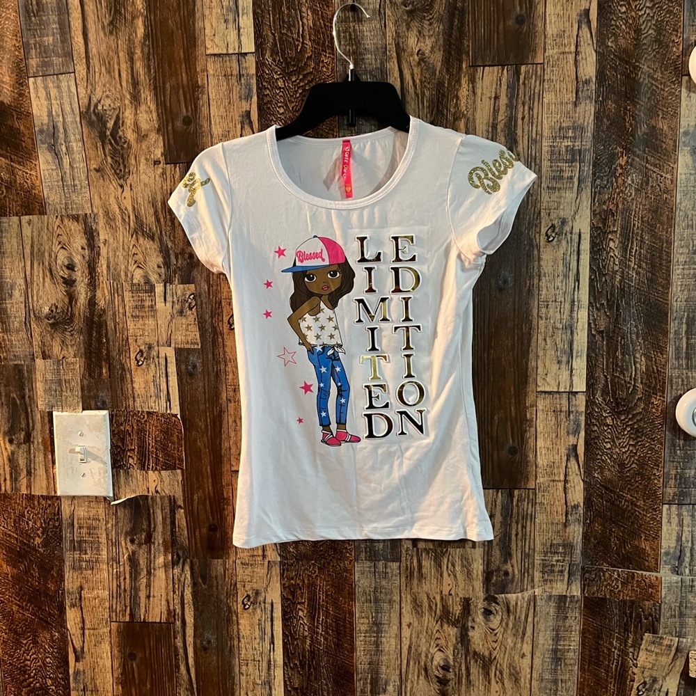 Dreamer Girls White T Shirt with picture of a girl " Limited edition" medium